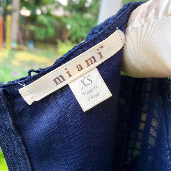 - Miami sleeveless, lace-covered dress Sz. XS Navy Blouse - Picture 5 of 6